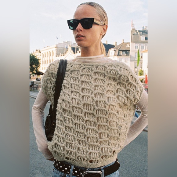 ZARA OPENWORK KNIT CAPE - Picture 2 of 11